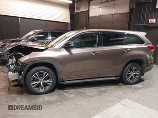 2018 Toyota Highlander LE with VIN 5TDBZRFHXJS879909, listed as a IAAI auction lot 42400961 with 35,721 mi miles and . Bid and sale history available at DreamBid. Image 15.