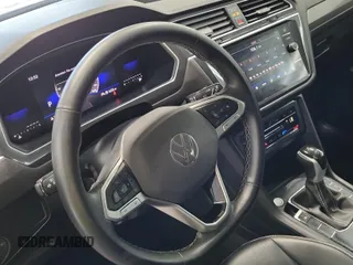 2024 Volkswagen Tiguan SE с VIN 3VV3B7AX0RM096462, выставлен на аукционе IAAI как лот 42844462 с пробегом 33 442 миль миль и . История ставок и продаж доступна на DreamBid. Изображение 46.