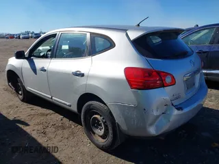 2011 Nissan Rogue SV z VIN JN8AS5MT6BW188611, wystawiony jako IAAI lot #41439421 z przebiegiem 134 990 mil mil oraz . Historia ofert i sprzedaży dostępna na DreamBid. Obrazek 3.