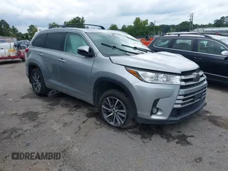 2018 Toyota Highlander SE с VIN 5TDJZRFH0JS529197, выставлен на аукционе IAAI как лот 40233988 с пробегом Не указан миль и . История ставок и продаж доступна на DreamBid. Изображение 1.