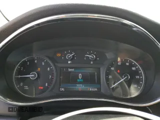 2020 Buick Encore Essence z VIN KL4CJGSBXLB061229, wystawiony jako Copart lot #50300925 z przebiegiem 71 175 mil mil oraz Szkody całkowita. Historia ofert i sprzedaży dostępna na DreamBid. Obrazek 9.