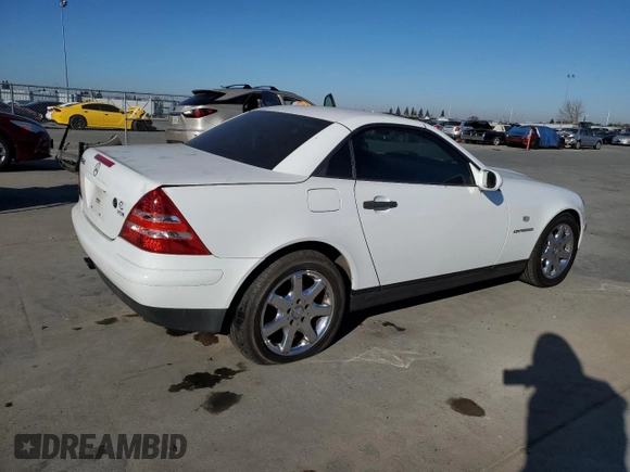 1998 Mercedes-Benz SLK 230/320 z VIN WDBKK47FXWF075880, wystawiony jako Copart lot #42187985 z przebiegiem 118 456 mil mil oraz Czysty tytuł • Clean title. Historia ofert i sprzedaży dostępna na DreamBid. Obrazek 3.