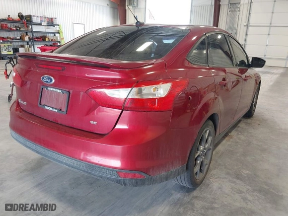 2013 Ford Focus SE with VIN 1FADP3F24DL292141, listed as a IAAI auction lot 42009806 with 221,206 mi miles. Bid and sale history available at carsss.com. Image 4.