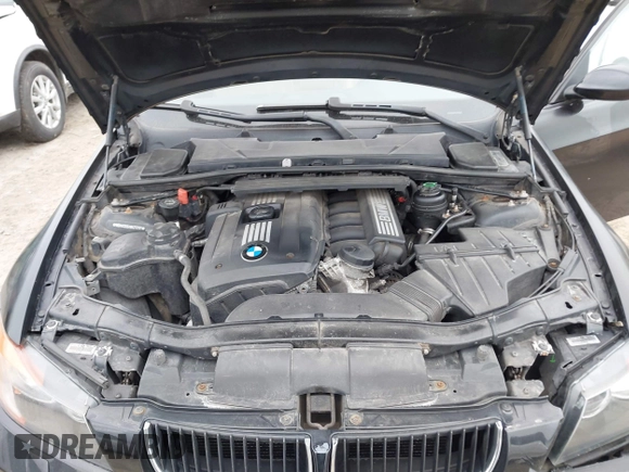 2008 BMW 3 Series 328xi with VIN WBAVC93548KZ73131, listed as a IAAI auction lot 42052857 with 118,077 mi miles. Bid and sale history available at carsss.com. Image 10.