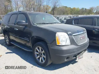2013 GMC Yukon Denali with VIN 1GKS1EEF8DR209332, listed as a IAAI auction lot 41832403 with 208,800 mi miles. Bid and sale history available at carsss.com. Image 1.