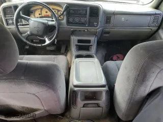 2000 Chevrolet Silverado 1500 LS with VIN 2GCEC19T0Y1335498, listed as a Copart auction lot 46969745 with 430,694 mi miles and Salvage Title. Bid and sale history available at carsss.com. Image 8.