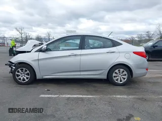 2016 Hyundai Accent SE z VIN KMHCT4AE6GU048168, wystawiony jako IAAI lot #42033430 z przebiegiem 84 189 mil mil oraz . Historia ofert i sprzedaży dostępna na DreamBid. Obrazek 13.