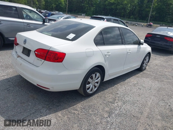 2012 Volkswagen Jetta SE с VIN 3VWDP7AJXCM311284, выставлен на аукционе IAAI как лот 42778112 с пробегом Не указан миль и . История ставок и продаж доступна на DreamBid. Изображение 4.