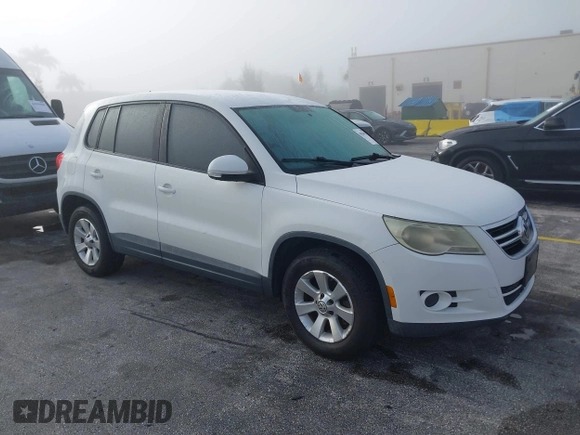 2010 Volkswagen Tiguan SEL with VIN WVGBV7AX6AW521541, listed as a IAAI auction lot 41936952 with 124,499 mi miles and . Bid and sale history available at DreamBid. Image 1.