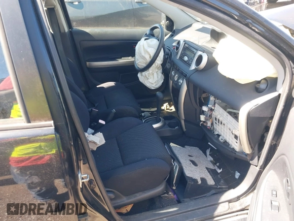 2005 Scion xA z VIN JTKKT624750107422, wystawiony jako IAAI lot #41857139 z przebiegiem 132 746 mil mil oraz . Historia ofert i sprzedaży dostępna na DreamBid. Obrazek 5.