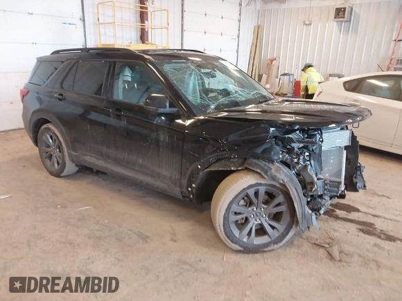 2022 Ford Explorer XLT with VIN 1FMSK8DH8NGB51521, listed as a IAAI auction lot 41683631 with 24,405 mi miles. Bid and sale history available at carsss.com. Image 1.