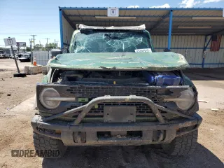 2022 Ford Bronco с VIN 1FMEE5DP0NLA72491, выставлен на аукционе Copart как лот 62482815 с пробегом 80 184 миль миль и Списание • Salvage title. История ставок и продаж доступна на DreamBid. Изображение 5.