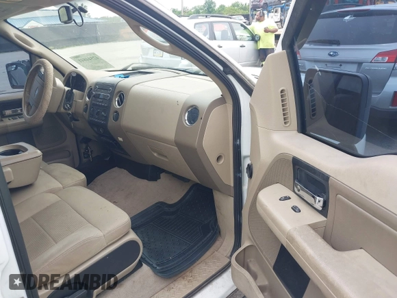 2008 Ford F-150 XLT z VIN 1FTPW14V88FA53479, wystawiony jako IAAI lot #42544841 z przebiegiem 137 829 mil mil oraz . Historia ofert i sprzedaży dostępna na DreamBid. Obrazek 5.