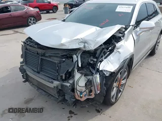 2019 Cadillac XT4 FWD Premium Luxury z VIN 1GYFZCR42KF189610, wystawiony jako IAAI lot #42137690 z przebiegiem 92 502 mil mil oraz . Historia ofert i sprzedaży dostępna na DreamBid. Obrazek 6.