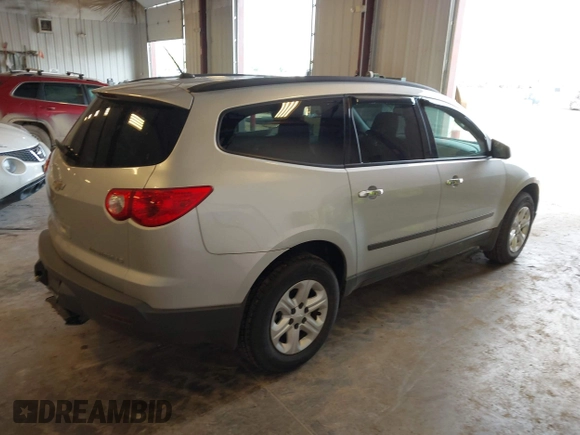 2012 Chevrolet Traverse LS z VIN 1GNKRFED4CJ382357, wystawiony jako IAAI lot #42254830 z przebiegiem 137 422 mil mil oraz . Historia ofert i sprzedaży dostępna na DreamBid. Obrazek 4.