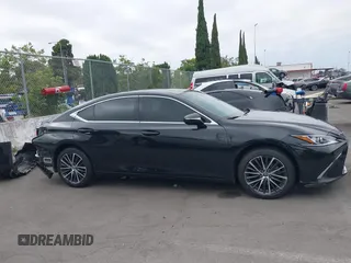 2022 Lexus ES 350 z VIN 58ADZ1B19NU129782, wystawiony jako IAAI lot #42431119 z przebiegiem 31 363 mil mil oraz . Historia ofert i sprzedaży dostępna na DreamBid. Obrazek 14.
