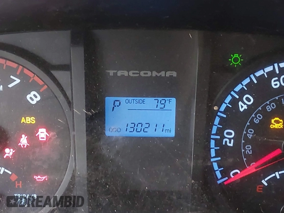 2017 Toyota Tacoma SR z VIN 5TFAX5GN0HX083950, wystawiony jako IAAI lot #41519388 z przebiegiem 130 211 mil mil oraz . Historia ofert i sprzedaży dostępna na DreamBid. Obrazek 16.