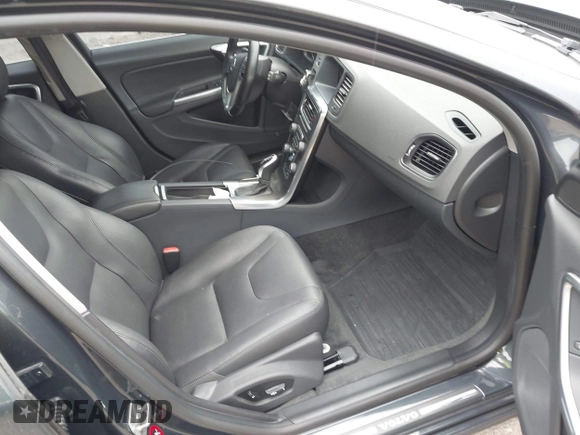2015 Volvo V60 with VIN YV1612SB3F1192139, listed as a IAAI auction lot 42471036 with 104,935 mi miles and . Bid and sale history available at DreamBid. Image 5.