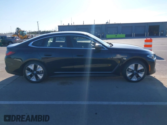 2024 BMW i4 xDrive40 z VIN WBY83FB05RFS69775, wystawiony jako IAAI lot #42079067 z przebiegiem 4 607 mil mil oraz . Historia ofert i sprzedaży dostępna na DreamBid. Obrazek 13.