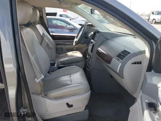 2009 Chrysler Town & Country Touring with VIN 2A8HR54179R641621, listed as a IAAI auction lot 41841486 with 198,877 mi miles. Bid and sale history available at carsss.com. Image 5.