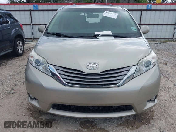 2016 Toyota Sienna XLE with VIN 5TDYK3DC0GS737600, listed as a IAAI auction lot 42027412 with 95,302 mi miles. Bid and sale history available at carsss.com. Image 13.