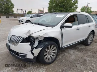2011 Lincoln MKX z VIN 2LMDJ6JK8BBJ32085, wystawiony jako IAAI lot #42391753 z przebiegiem 116 909 mil mil oraz . Historia ofert i sprzedaży dostępna na DreamBid. Obrazek 2.