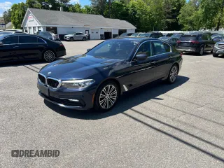 2018 BMW 5 Series 540i xDrive z VIN WBAJE7C54JWC56324, wystawiony jako Copart lot #58991705 z przebiegiem 111 170 mil mil oraz Czysty tytuł • Clean title. Historia ofert i sprzedaży dostępna na DreamBid. Obrazek 1.