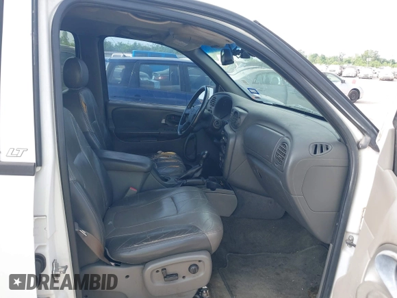 2004 Chevrolet TrailBlazer LS with VIN 1GNDT13S442417473, listed as a IAAI auction lot 42068833 with 284,892 mi miles. Bid and sale history available at carsss.com. Image 5.