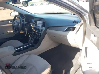 2016 Hyundai Sonata SE z VIN 5NPE24AF3GH348379, wystawiony jako IAAI lot #41645542 z przebiegiem 172 022 mil mil oraz . Historia ofert i sprzedaży dostępna na DreamBid. Obrazek 5.