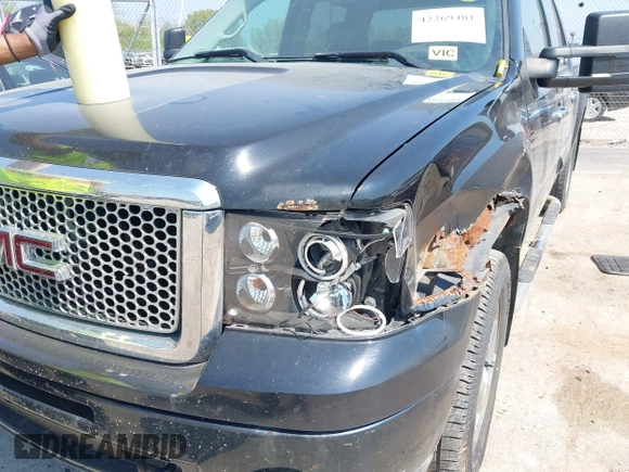2008 GMC Sierra Denali z VIN 2GTEK638881272803, wystawiony jako IAAI lot #42269401 z przebiegiem 239 033 mil mil oraz . Historia ofert i sprzedaży dostępna na DreamBid. Obrazek 6.