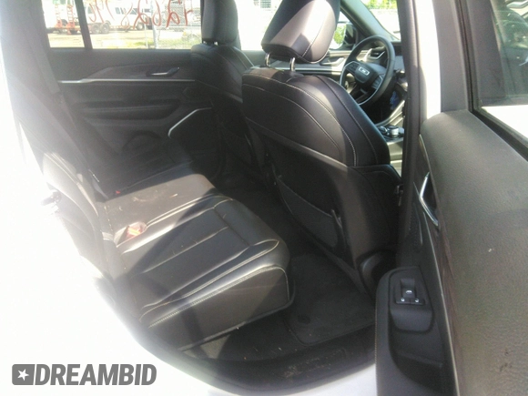2024 Jeep Grand Cherokee z VIN 1C4RJYB60R8520976, wystawiony jako IAAI lot #42828740 z przebiegiem 33 845 mil mil oraz . Historia ofert i sprzedaży dostępna na DreamBid. Obrazek 8.
