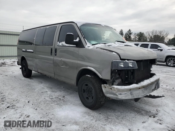 2007 Chevrolet Express Passenger z VIN 1GAHG39U471178707, wystawiony jako Copart lot #86510224 z przebiegiem Nie podano mil oraz Szkoda całkowita • Salvage title. Historia ofert i sprzedaży dostępna na DreamBid. Obrazek 4.