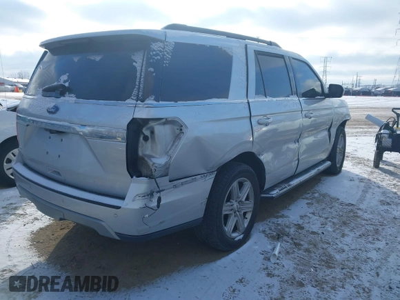 2018 Ford Expedition XLT with VIN 1FMJU1HT0JEA65668, listed as a IAAI auction lot 41005737 with 141,642 mi miles. Bid and sale history available at carsss.com. Image 4.
