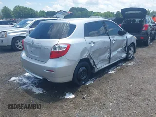 2009 Toyota Matrix z VIN 2T1KU40E89C100754, wystawiony jako IAAI lot #42255027 z przebiegiem 123 769 mil mil oraz . Historia ofert i sprzedaży dostępna na DreamBid. Obrazek 4.