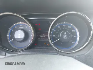 2013 Hyundai Sonata GLS z VIN 5NPEB4AC3DH590686, wystawiony jako IAAI lot #42361510 z przebiegiem 121 719 mil mil oraz . Historia ofert i sprzedaży dostępna na DreamBid. Obrazek 7.