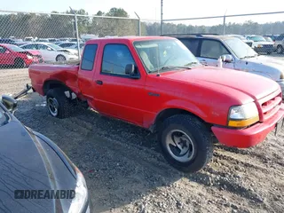 2000 Ford Ranger XL with VIN 1FTYR14C3YTA62876, listed as a IAAI auction lot 41470437 with 124,611 mi miles. Bid and sale history available at carsss.com. Image 1.