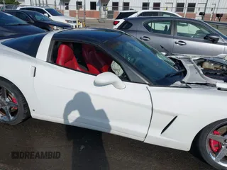 2007 Chevrolet Corvette z VIN 1G1YY26U675123275, wystawiony jako IAAI lot #42142250 z przebiegiem Nie podano mil oraz . Historia ofert i sprzedaży dostępna na DreamBid. Obrazek 14.
