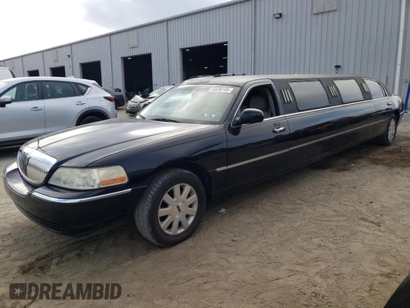 2003 Lincoln Town Car Executive z VIN 1L1FM81W23Y631965, wystawiony jako Copart lot #44536145 z przebiegiem 43 743 mil mil oraz Czysty tytuł • Clean title. Historia ofert i sprzedaży dostępna na DreamBid. Obrazek 1.