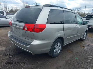 2010 Toyota Sienna CE with VIN 5TDKK4CC1AS339607, listed as a IAAI auction lot 41891135 with 261,666 mi miles. Bid and sale history available at carsss.com. Image 4.