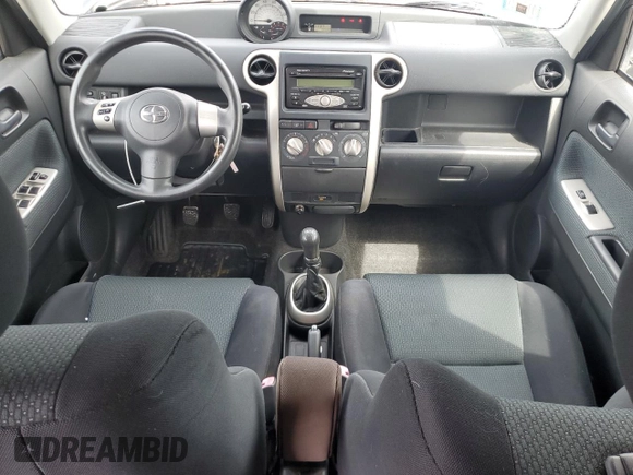 2006 Scion xB z VIN JTLKT334464111057, wystawiony jako Copart lot #54346745 z przebiegiem 99 599 mil mil oraz Szkoda całkowita • Salvage title. Historia ofert i sprzedaży dostępna na DreamBid. Obrazek 8.