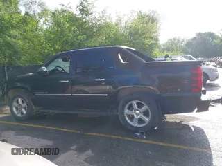 2010 Chevrolet Avalanche LTZ with VIN 3GNVKGE07AG147633, listed as a IAAI auction lot 42154619 with 171,420 mi miles. Bid and sale history available at carsss.com. Image 15.