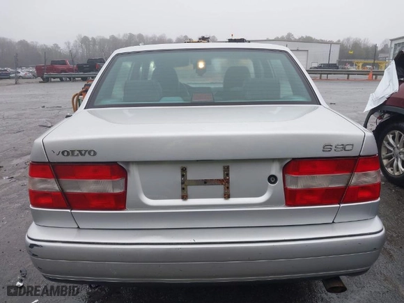 1998 Volvo S90 with VIN YV1KS9600W1129240, listed as a IAAI auction lot 41564419 with 131,225 mi miles. Bid and sale history available at carsss.com. Image 17.