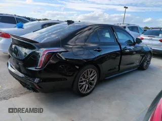 2023 Cadillac CT4-V Blackwing z VIN 1G6DL5RP5P0410487, wystawiony jako Copart lot #74749444 z przebiegiem Nie podano mil oraz Szkody całkowita. Historia ofert i sprzedaży dostępna na DreamBid. Obrazek 3.