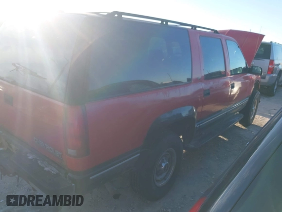 1999 Chevrolet Suburban with VIN 1GNGK26J8XJ377255, listed as a IAAI auction lot 41428307 with 250,000 mi miles. Bid and sale history available at carsss.com. Image 3.