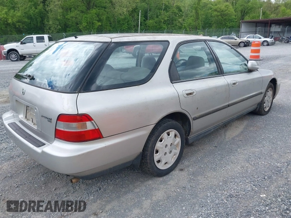 1996 Honda Accord LX with VIN 1HGCE1820TA007024, listed as a IAAI auction lot 42173518 with 236,276 mi miles and . Bid and sale history available at carsss.com. Image 4.