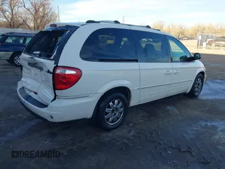 2005 Chrysler Town & Country Limited with VIN 2C8GP64L25R161995, listed as a IAAI auction lot 41403697 with 244,202 mi miles. Bid and sale history available at carsss.com. Image 4.