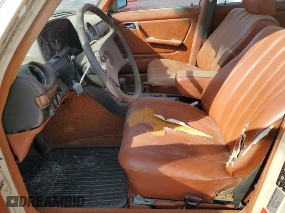 1981 Mercedes-Benz 300 D с VIN WDBAB30A2BB219265, выставлен на аукционе Copart как лот 77296414 с пробегом Не указан миль и Чистый • Clean title. История ставок и продаж доступна на DreamBid. Изображение 7.