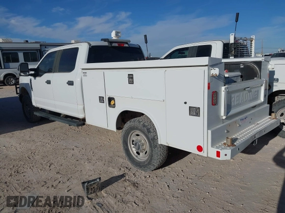 2017 Ford Super Duty F-250 SRW XL with VIN 1FD7W2B63HEE48575, listed as a IAAI auction lot 41666801 with 113,346 mi miles. Bid and sale history available at carsss.com. Image 3.