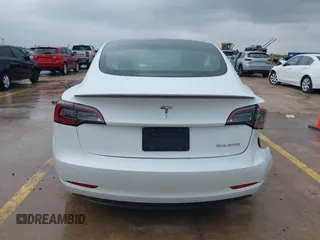 2023 Tesla Model 3 Performance z VIN 5YJ3E1EC8PF487550, wystawiony jako IAAI lot #42093712 z przebiegiem 27 305 mil mil oraz . Historia ofert i sprzedaży dostępna na DreamBid. Obrazek 16.