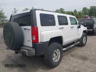 2006 Hummer H3 with VIN 5GTDN136468183933, listed as a IAAI auction lot 42109785 with 181,701 mi miles. Bid and sale history available at carsss.com. Image 4.